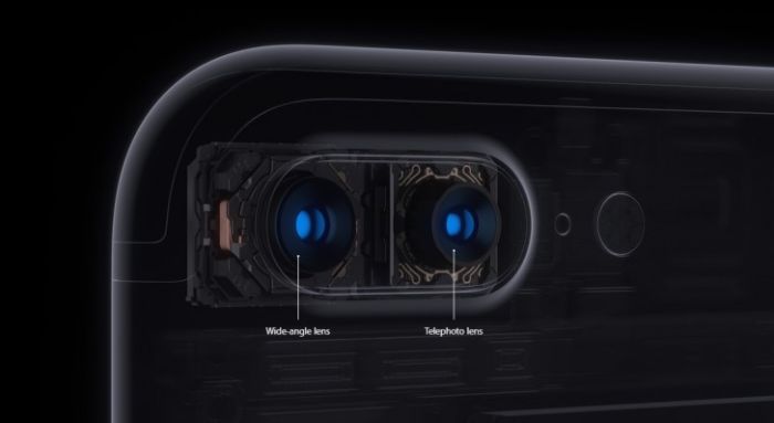 iPhone 7 plus là chiếc iPhone đầu tiên được hãng Apple trang bị cụm camera kép với ống kính chụp chân dung