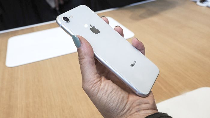Khi mới ra mắt thị trường, mức giá của điện thoại iPhone 8 dao động khoảng từ 16.000.000 VNĐ - 20.000.000 VNĐ