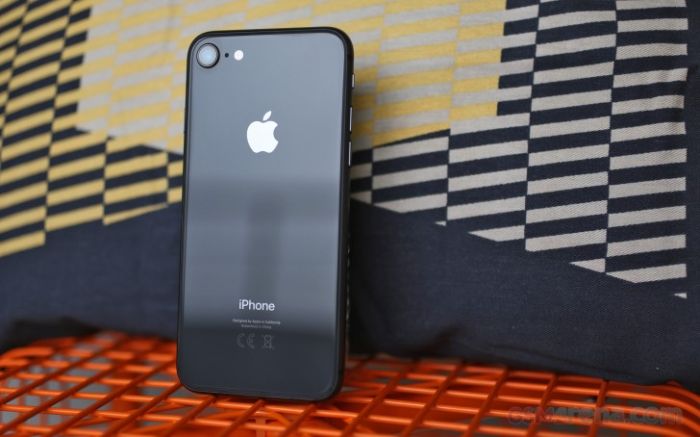 So với máy mới chính hãng thì iPhone 8 like new sẽ có mức giá hấp dẫn hơn rất nhiều